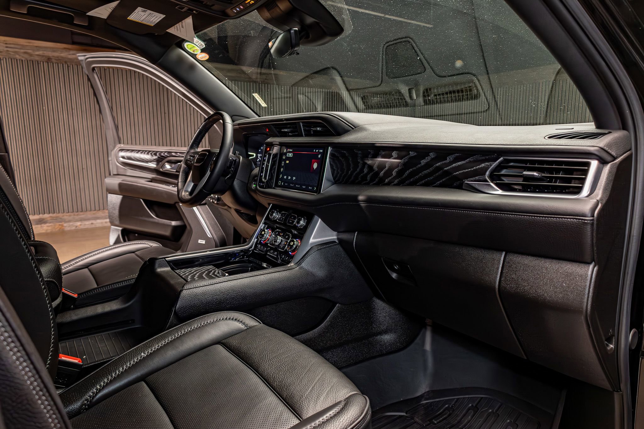 Used 2024 GMC Yukon XL Denali w/ Denali Reserve Package image 14