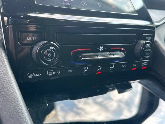Used 2025 Jeep Grand Cherokee L Laredo AWD/4WD image 6