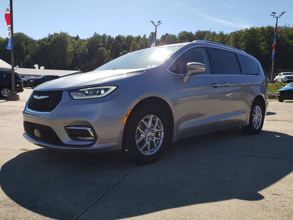 Used 2021 Chrysler Pacifica Touring-L FWD image 8