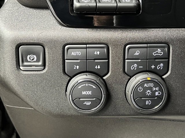 Used 2024 Chevrolet Silverado 2500 ZR2 w/ Technology Package image 33