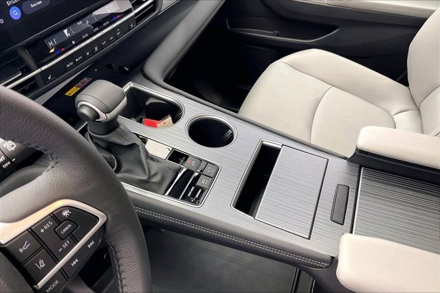 Used 2025 Toyota Sienna XLE image 17