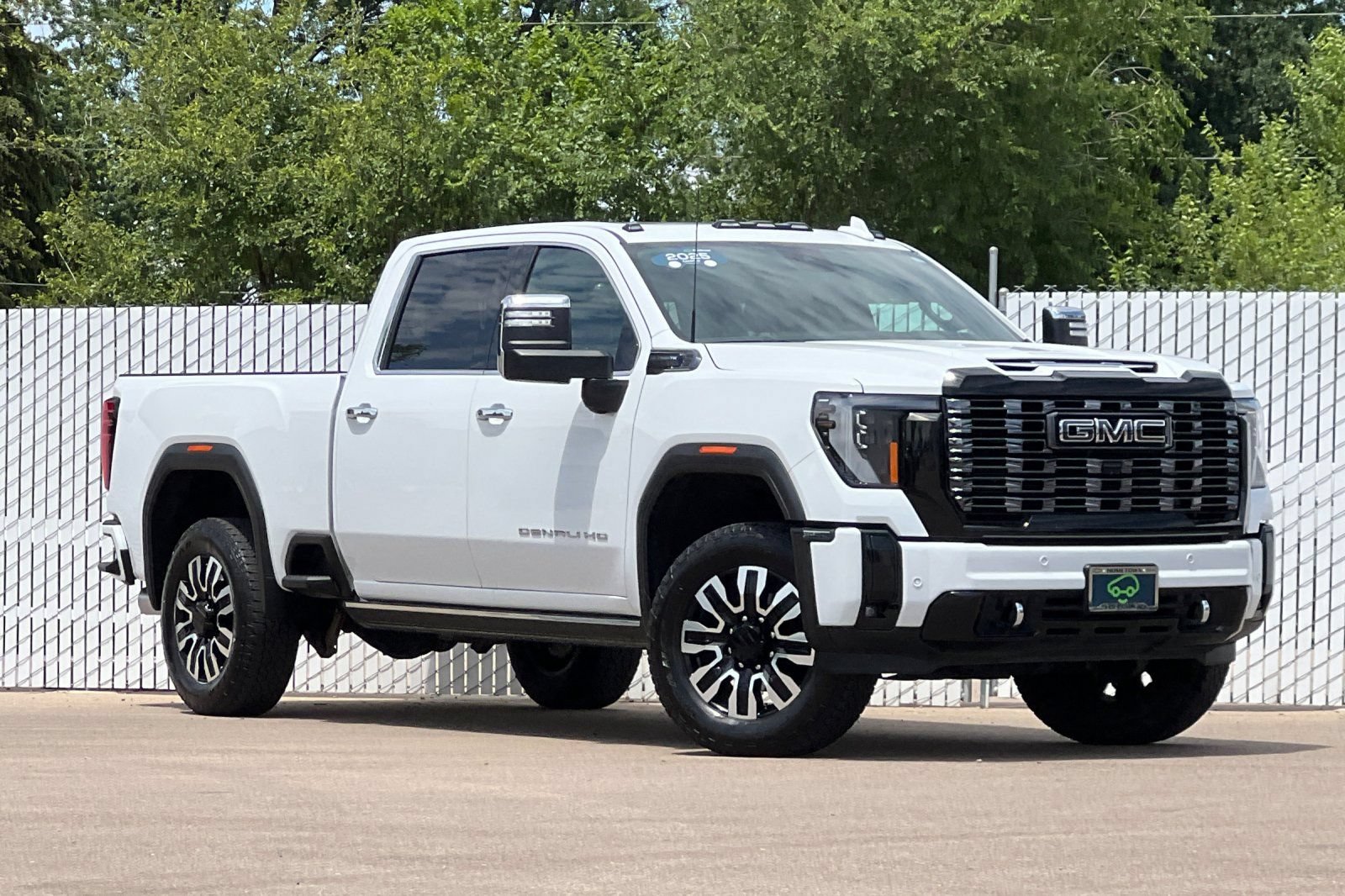 Certified 2025 GMC Sierra 2500 Denali Ultimate AWD/4WD image 2