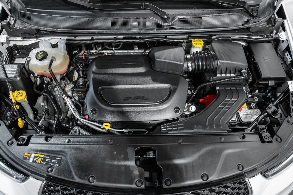 Used 2025 Chrysler Pacifica Select image 21