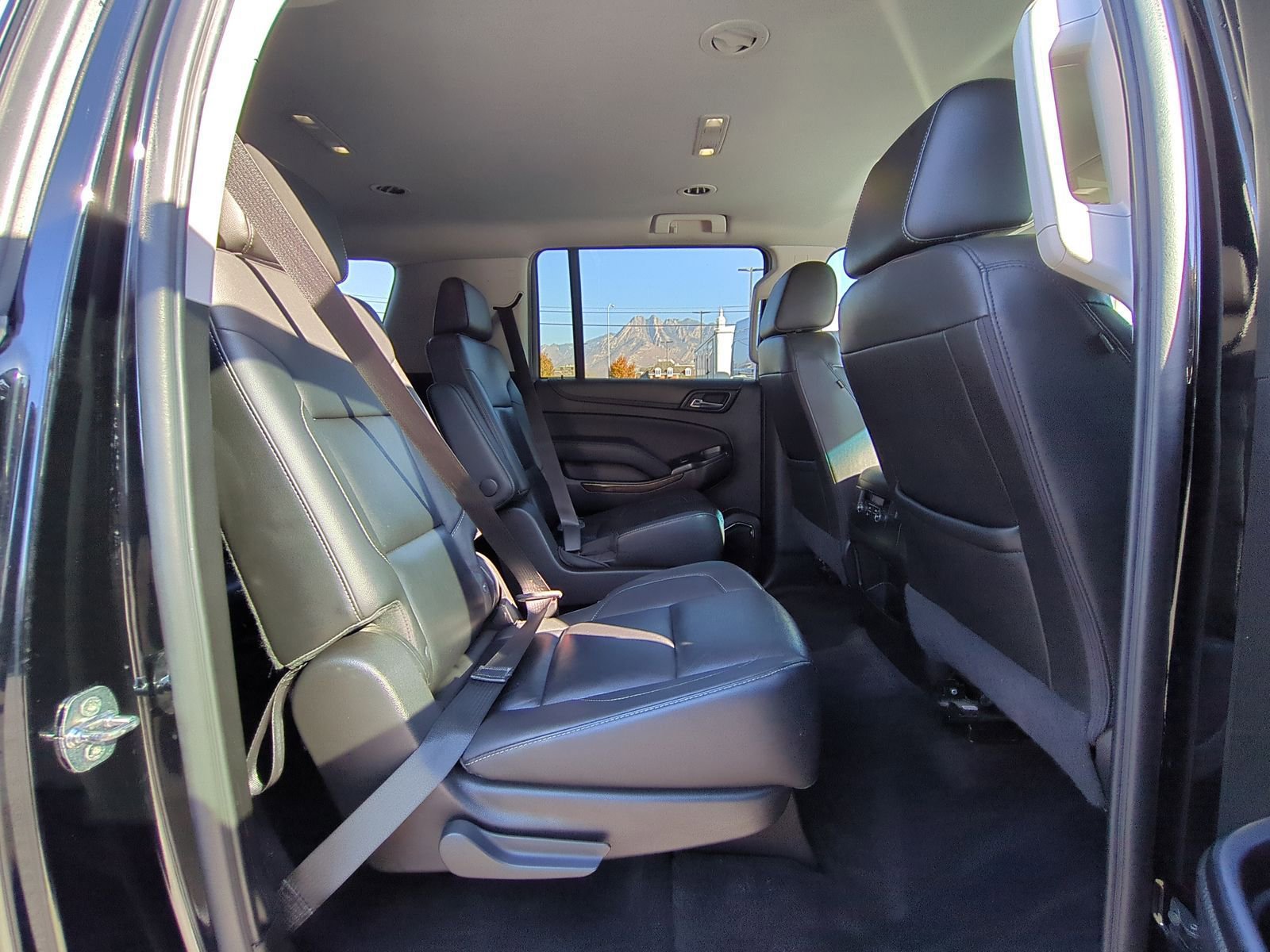 Used 2018 Chevrolet Suburban LT w/ Luxury Package image 26