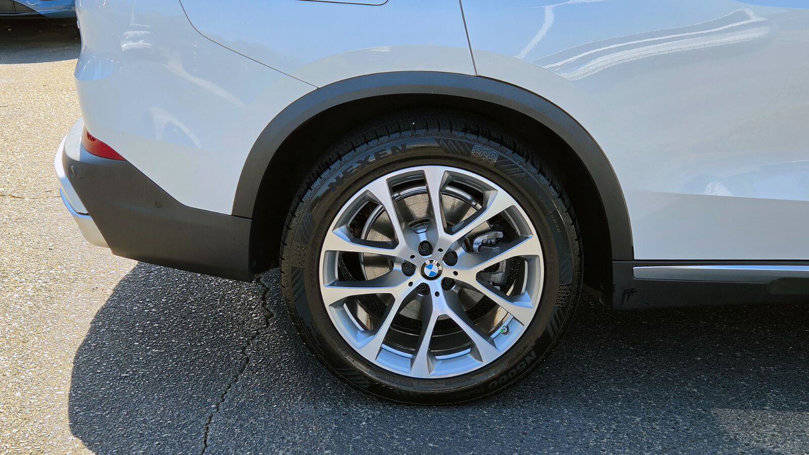 Used 2022 BMW X5 xDrive40i w/ Premium Package AWD/4WD image 15