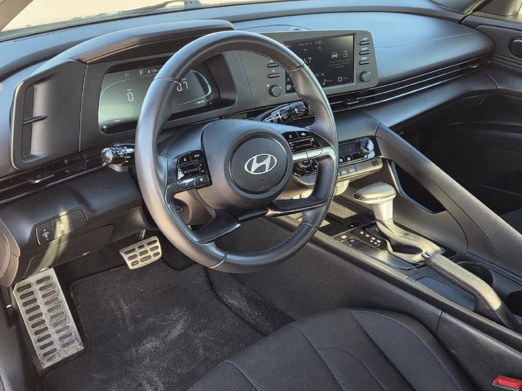 Used 2025 Hyundai Elantra Sport FWD image 14