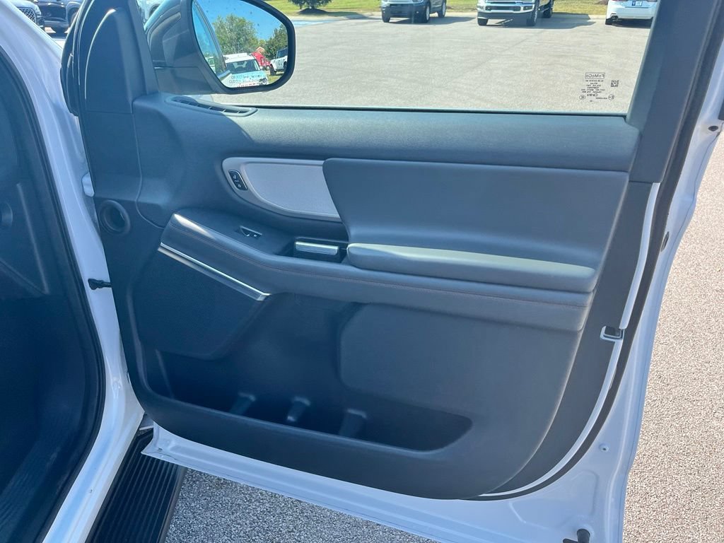 Used 2025 Ford Expedition Active RWD image 11