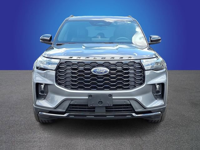 Used 2025 Ford Explorer ST-Line w/ ST-Line Street Pack AWD/4WD image 2