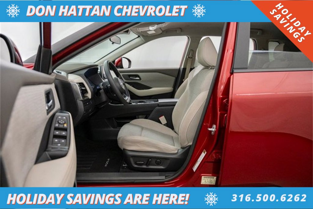 Used 2023 Nissan Rogue SV image 5