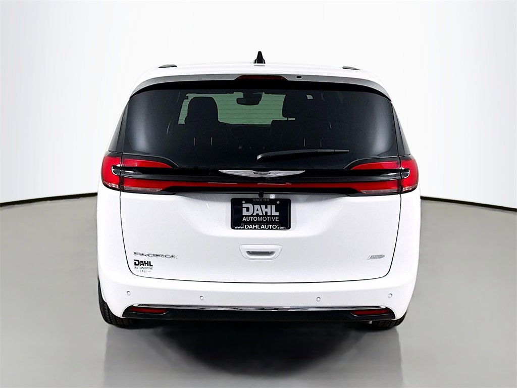 New 2026 Chrysler Pacifica Select image 8