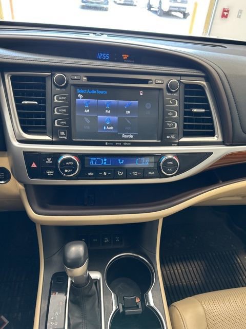 Used 2017 Toyota Highlander Limited image 13