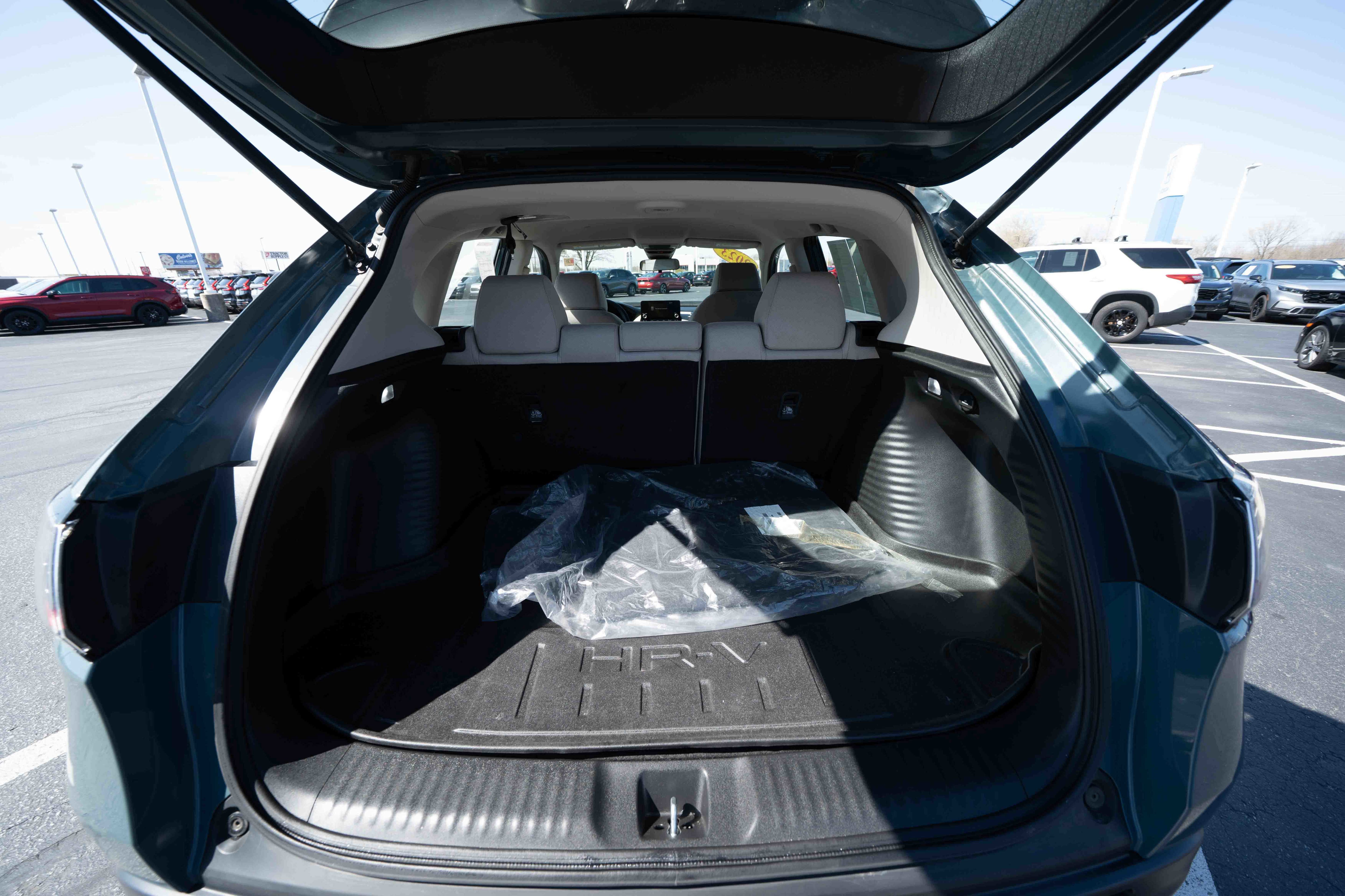 Used 2023 Honda HR-V LX image 28