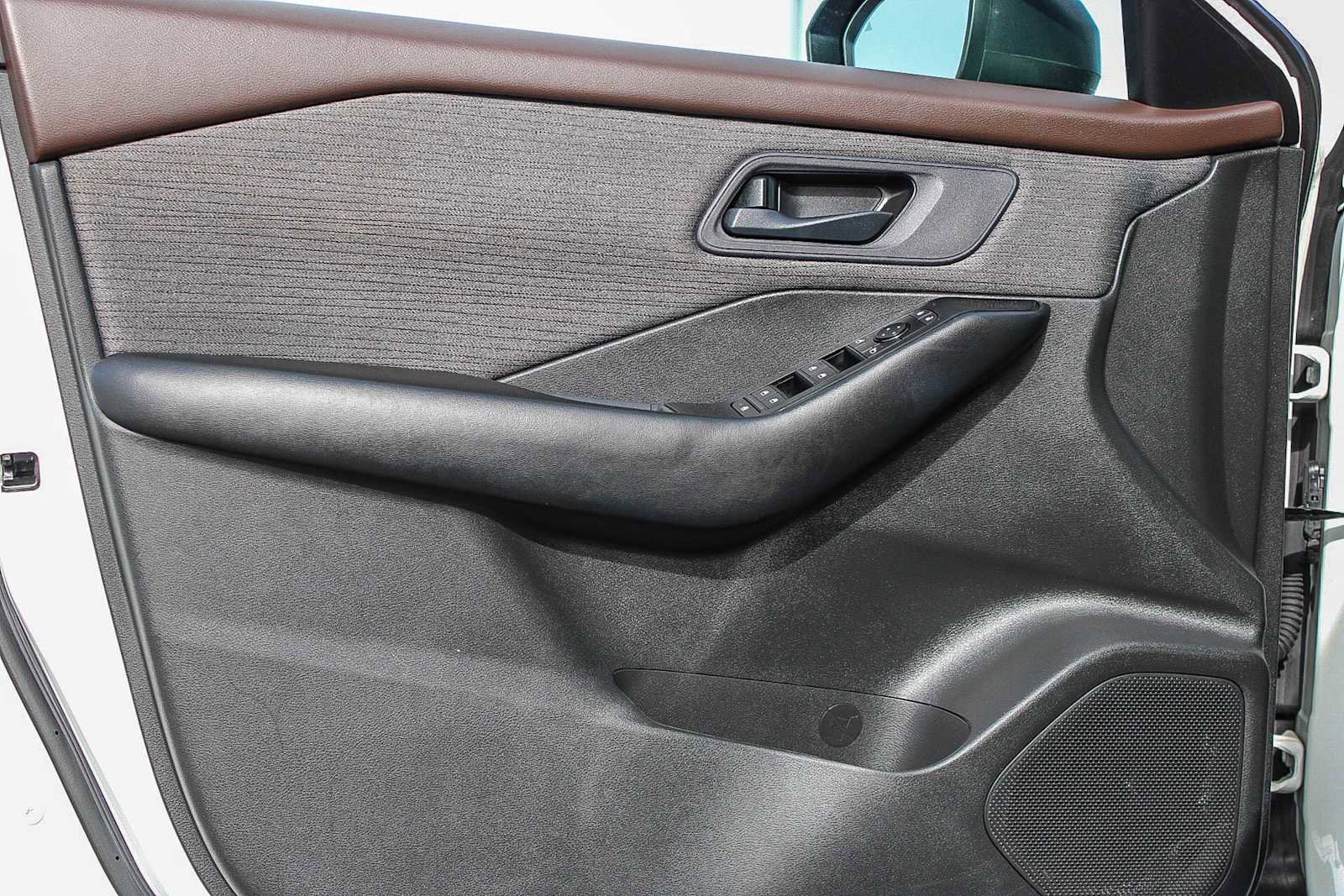 Used 2023 Nissan Rogue S image 19