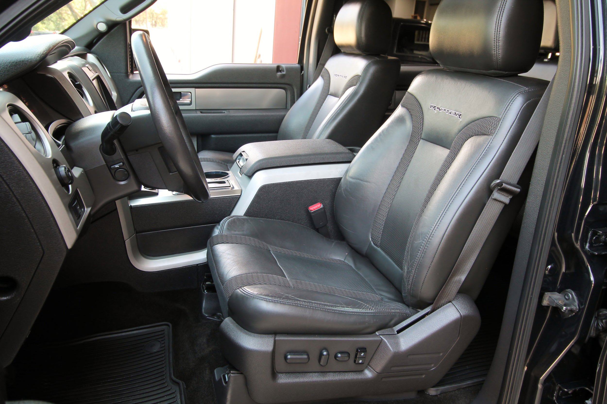 Used 2014 Ford F150 Raptor w/ Equipment Group 801A Luxury AWD/4WD image 22