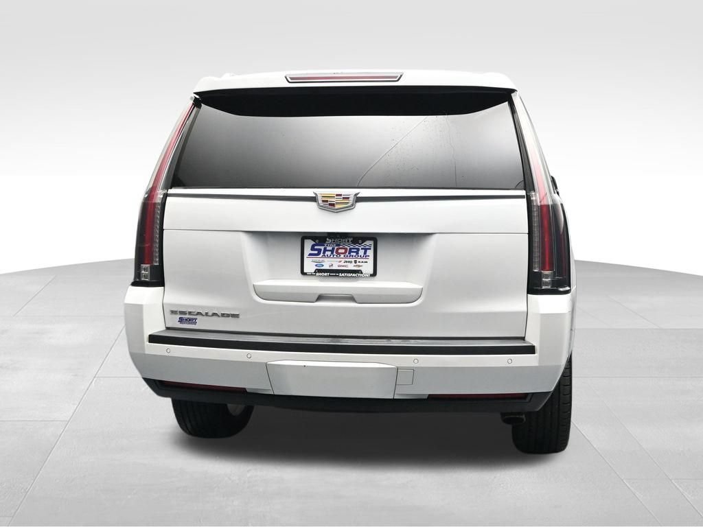 Used 2018 Cadillac Escalade Luxury AWD/4WD image 4