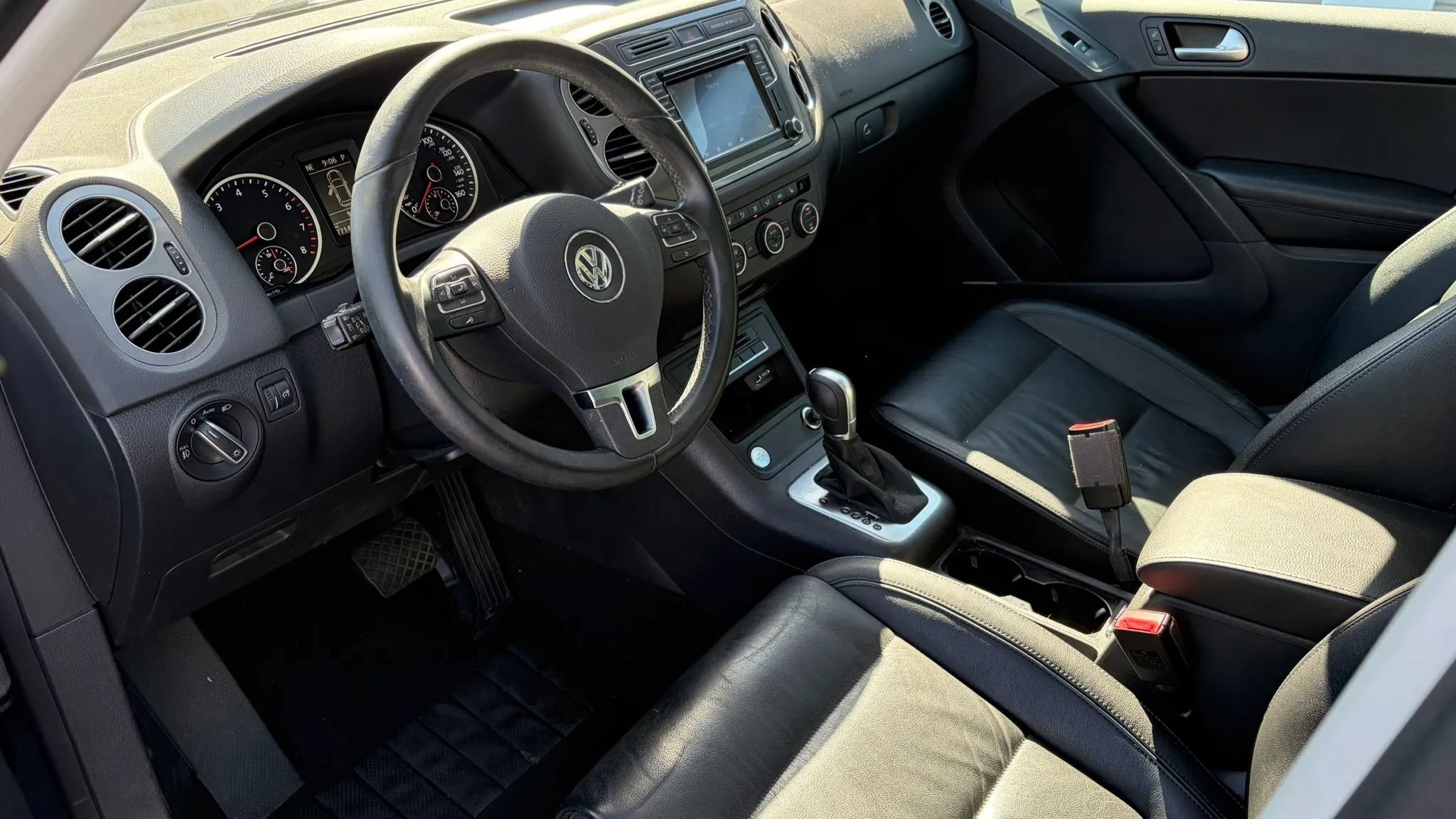 Used 2017 Volkswagen Tiguan SEL FWD image 10