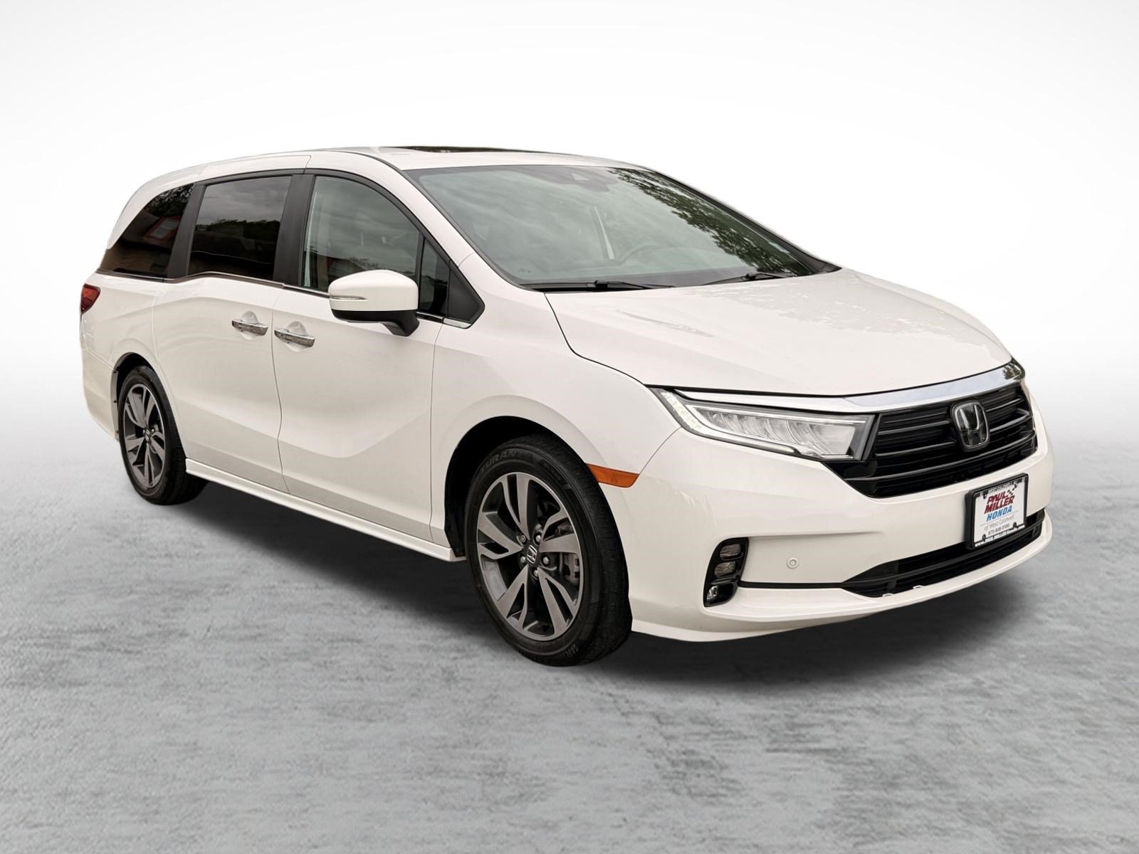 Certified 2024 Honda Odyssey Touring image 3