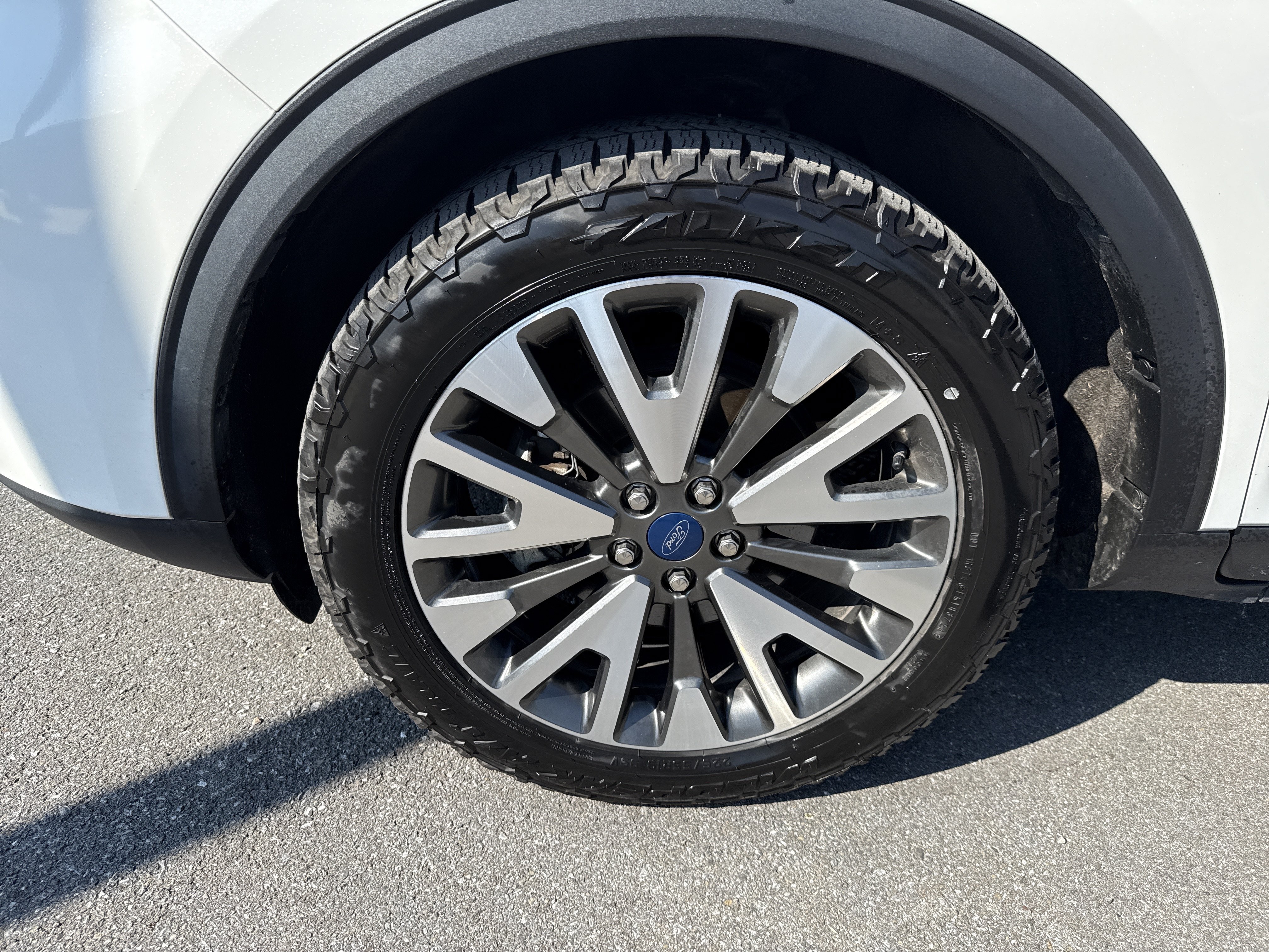 Used 2022 Ford Escape Titanium AWD/4WD image 11