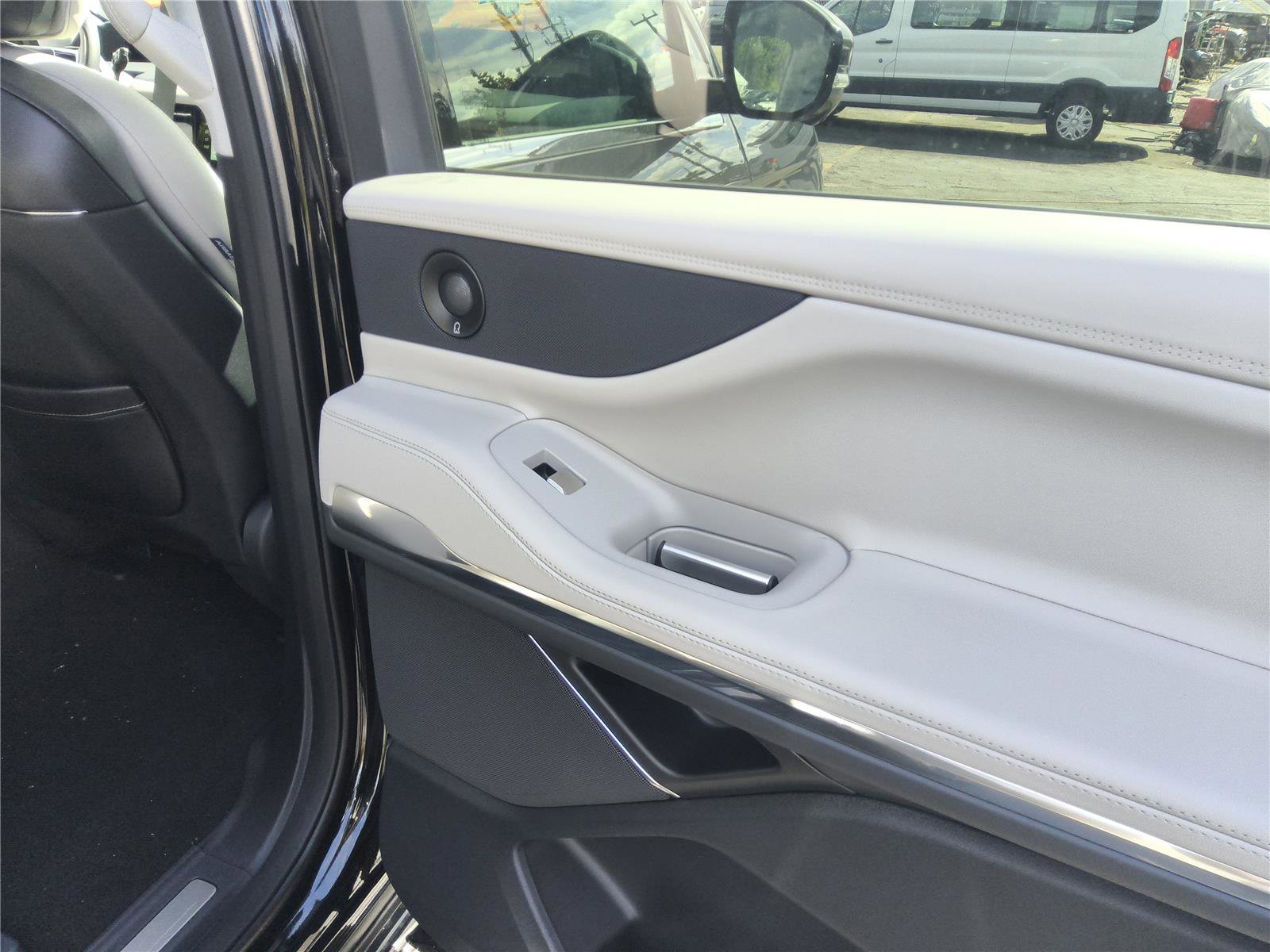 New 2026 Lincoln Navigator L Premier AWD/4WD image 22