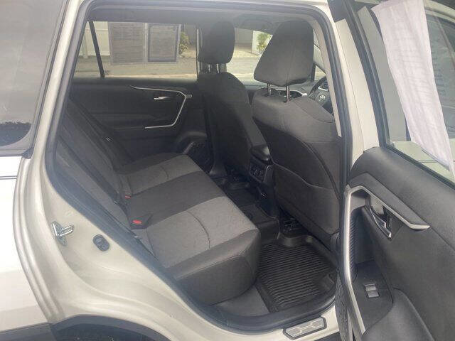 Used 2022 Toyota RAV4 XLE image 8