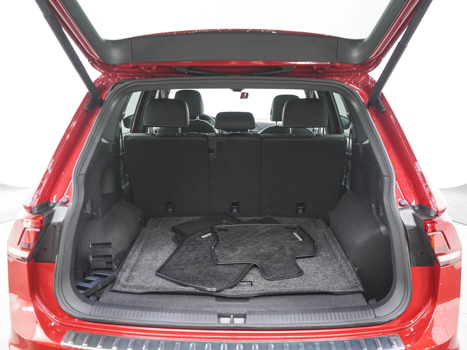 Used 2024 Volkswagen Tiguan SEL R-Line AWD/4WD image 16