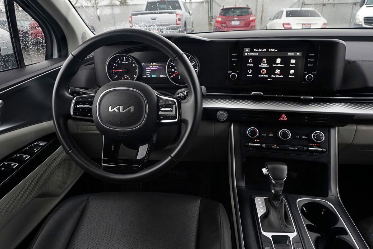Used 2024 Kia Carnival LX FWD image 21