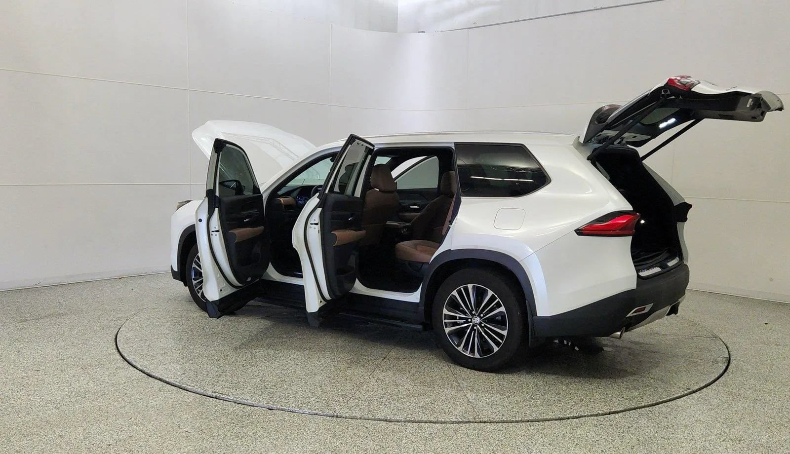 Used 2024 Toyota Grand Highlander AWD Hybrid image 11