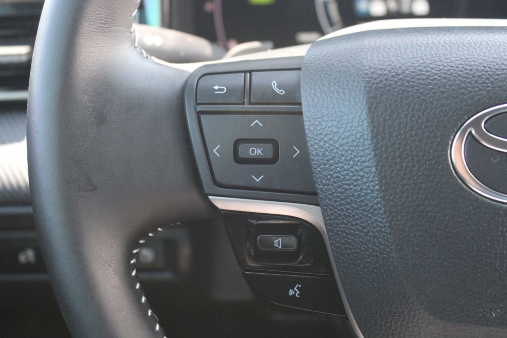 Used 2025 Toyota Camry SE FWD image 9