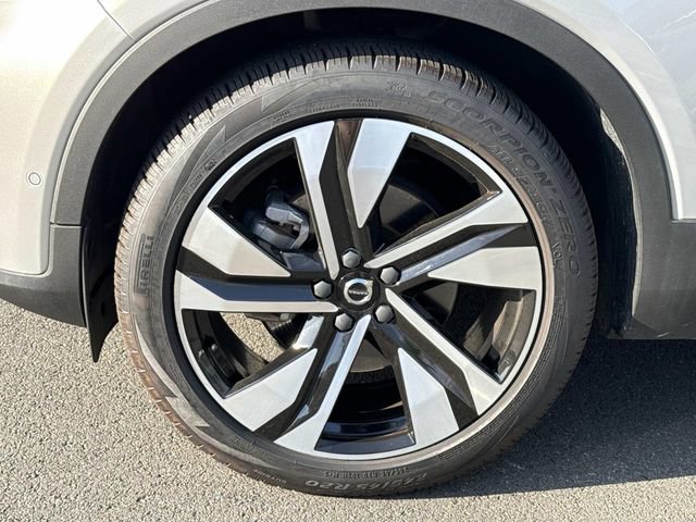 Used 2023 Volvo XC40 B5 Plus w/ Driver Assist Package AWD/4WD image 7