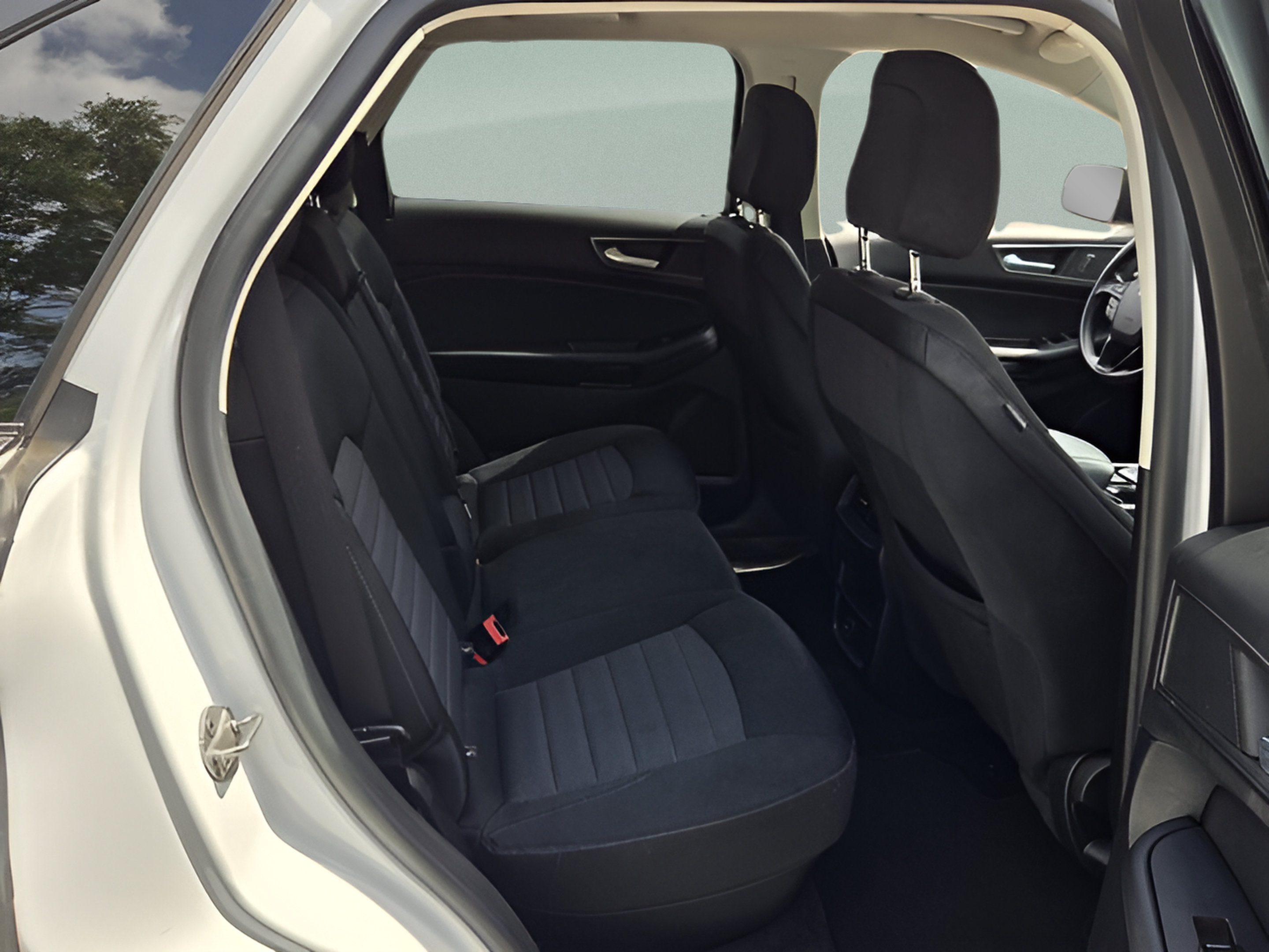 Used 2020 Ford Edge SE FWD image 14