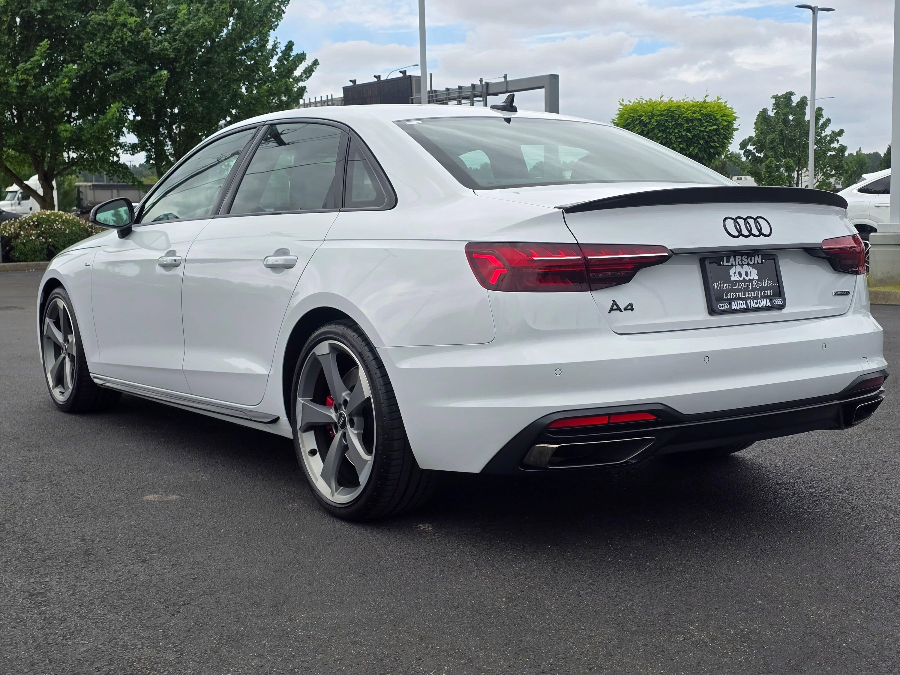Used 2023 Audi A4 2.0T Premium Plus w/ Premium Plus Package AWD/4WD image 3