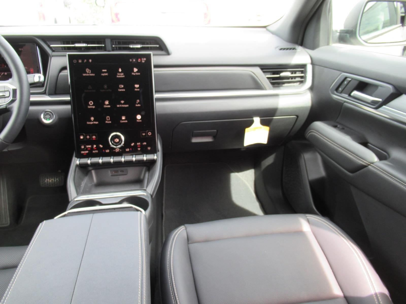 Used 2025 GMC Terrain Elevation w/ Elevation Premium Package AWD/4WD image 13