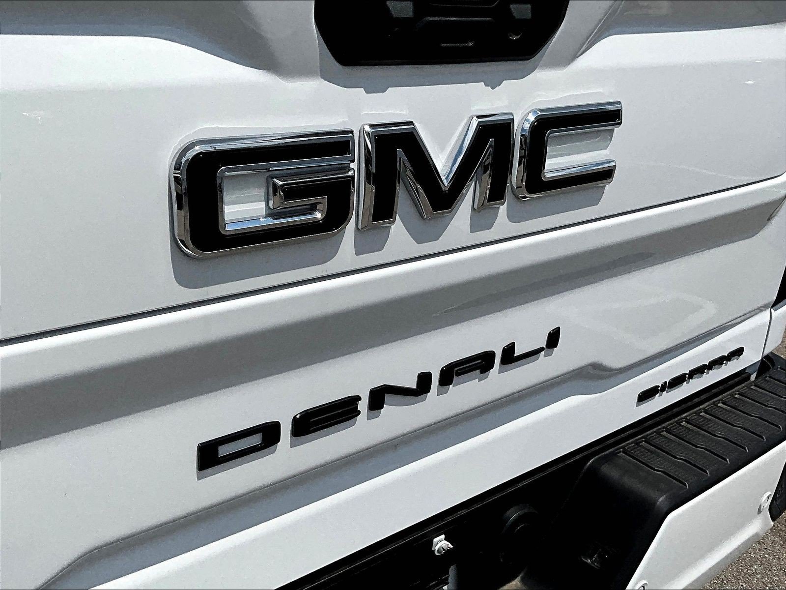 New 2026 GMC Sierra 2500 Denali w/ Denali Reserve Package AWD/4WD image 14