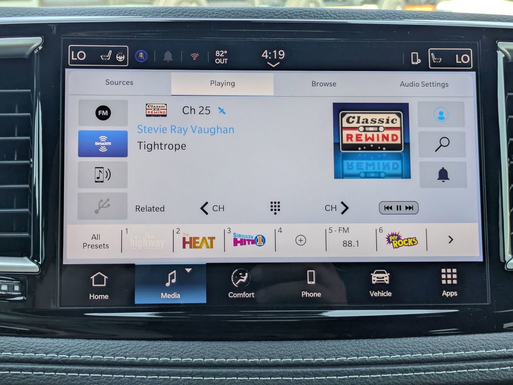 New 2026 Chrysler Pacifica Select image 24