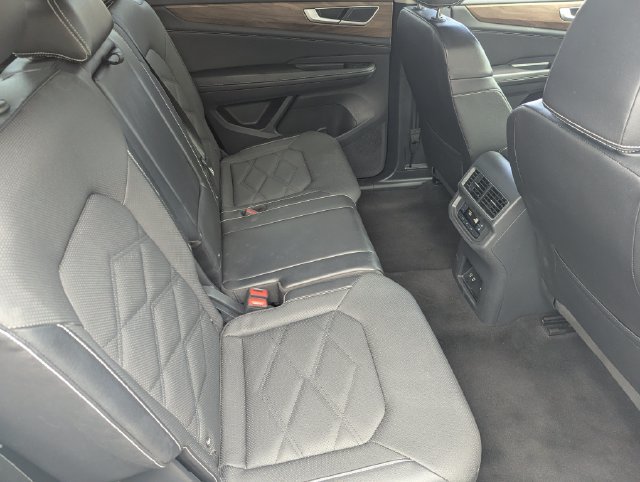 Used 2024 Volkswagen Atlas SE AWD/4WD image 12