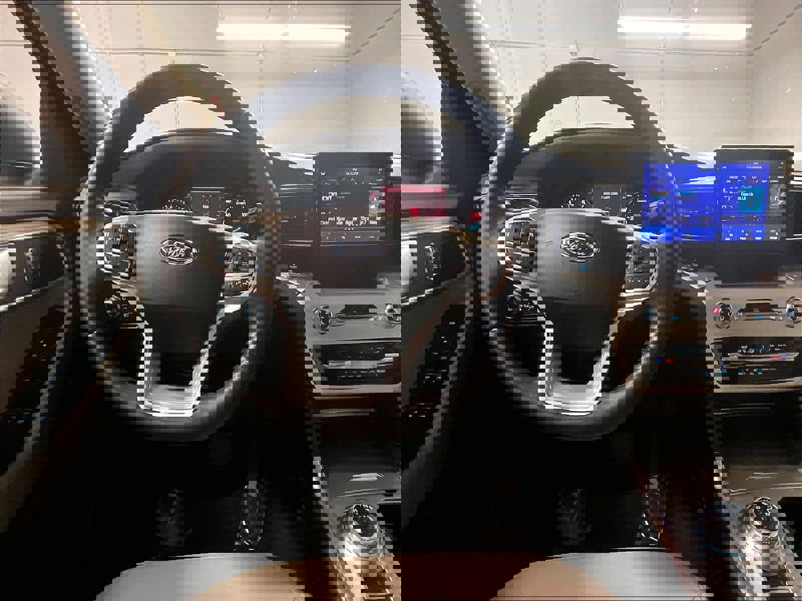 Used 2020 Ford Explorer XLT w/ Equipment Group 202A image 8