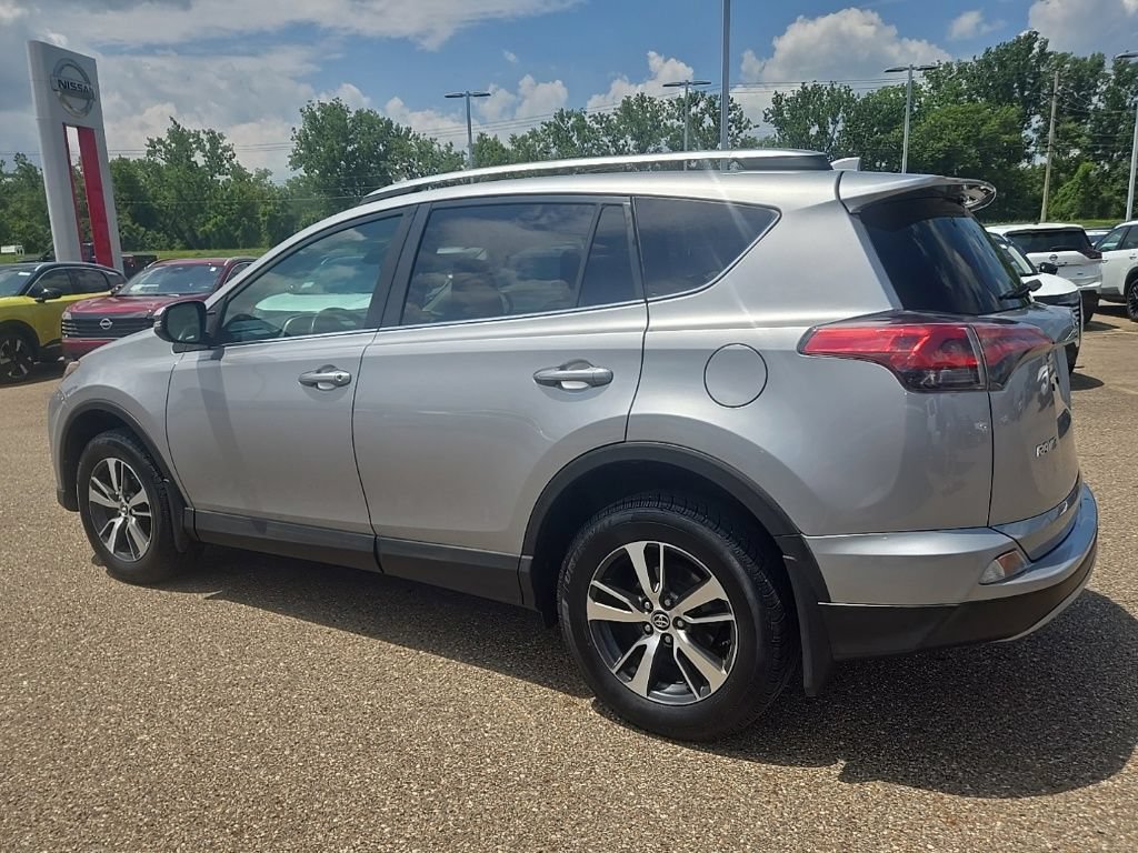 Used 2018 Toyota RAV4 XLE w/ Plus Extra Value Package AWD/4WD image 5