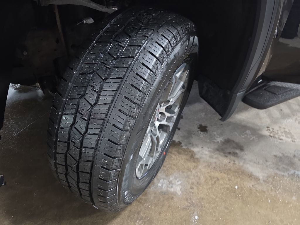 Certified 2025 GMC Sierra 1500 SLT image 35