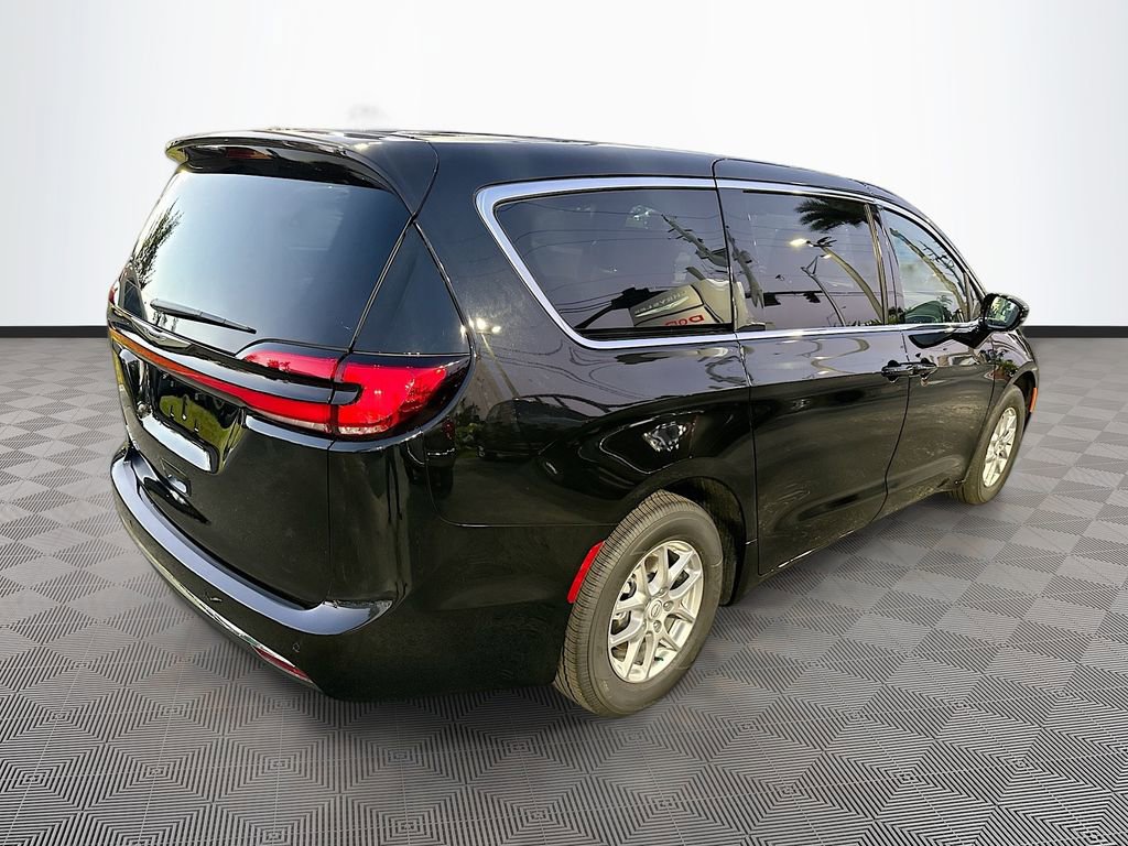 New 2026 Chrysler Pacifica Select FWD image 7