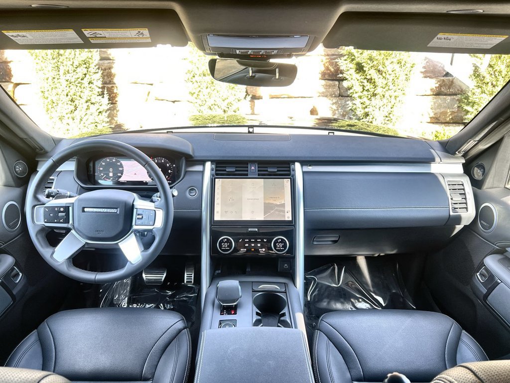 Certified 2024 Land Rover Discovery Dynamic SE AWD/4WD image 12
