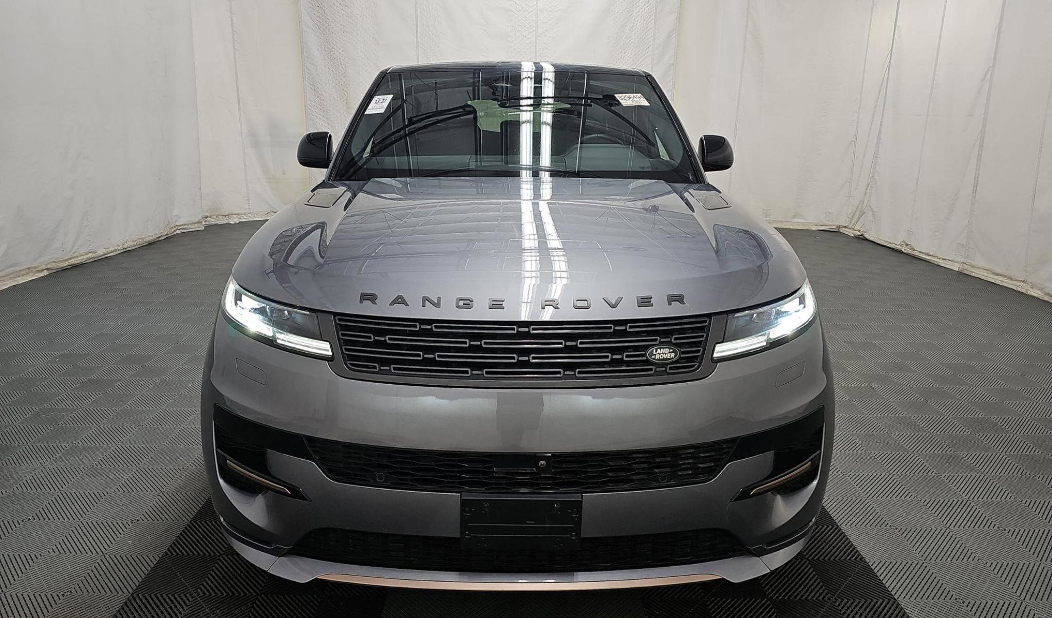Used 2024 Land Rover Range Rover Sport Dynamic SE image 2