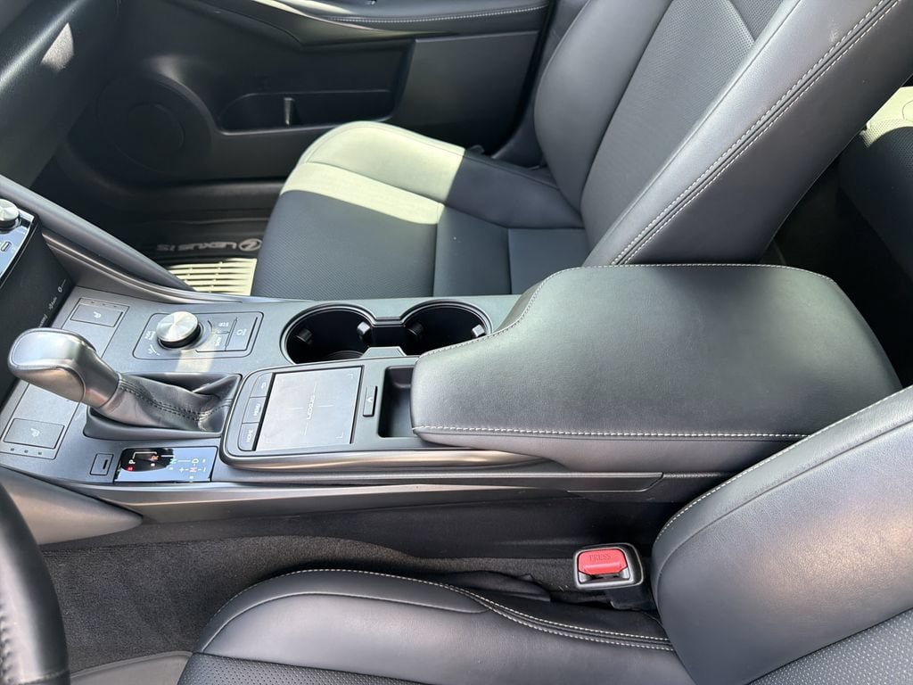 Used 2024 Lexus IS 350 F Sport RWD image 21
