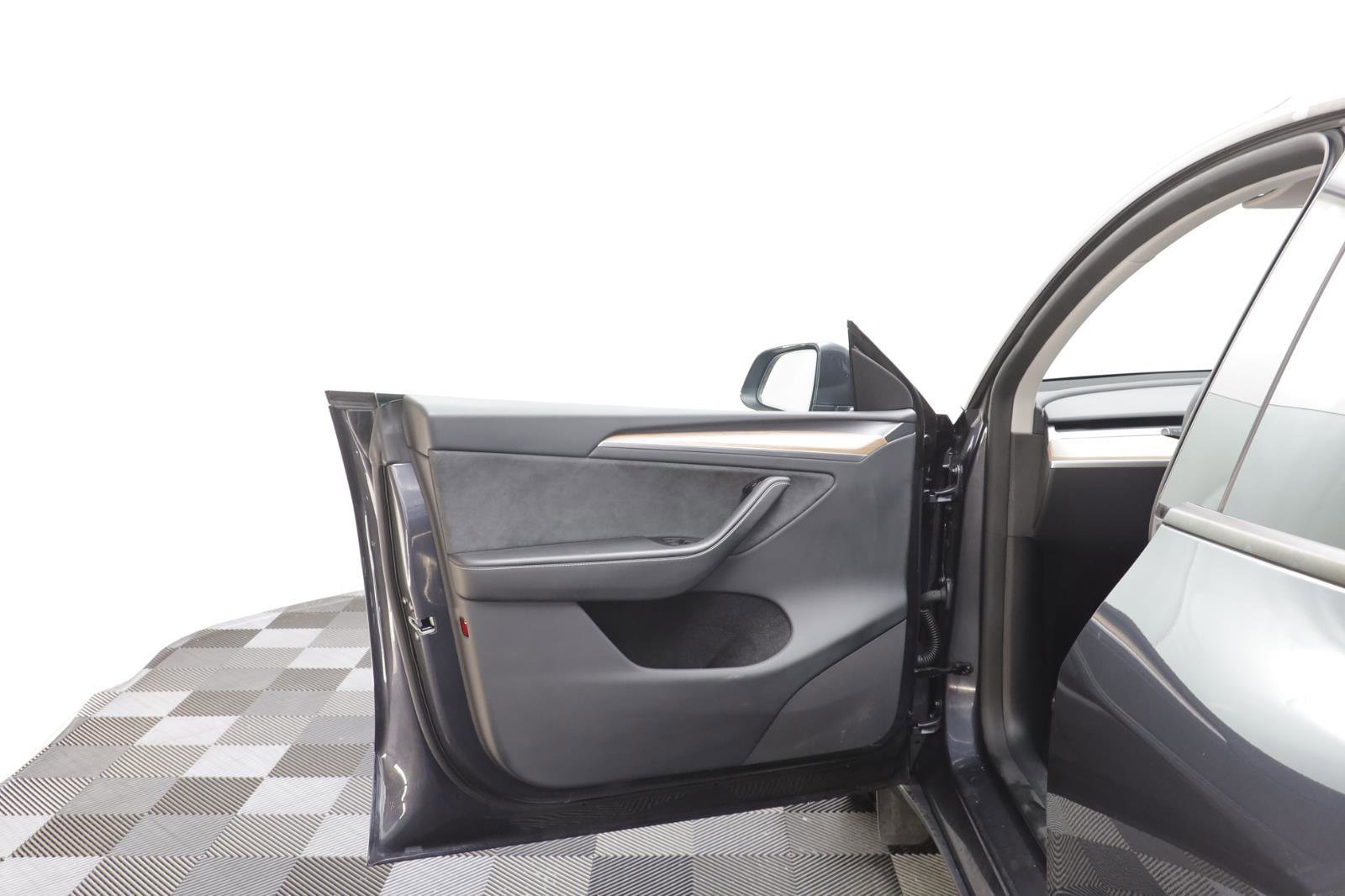 Used 2024 Tesla Model Y Long Range image 5