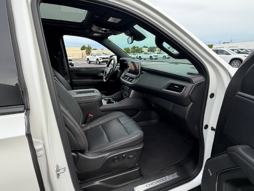 Used 2024 Chevrolet Suburban RST w/ Luxury Package RWD image 19