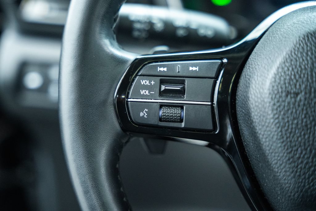 Used 2025 Honda Pilot Elite image 32