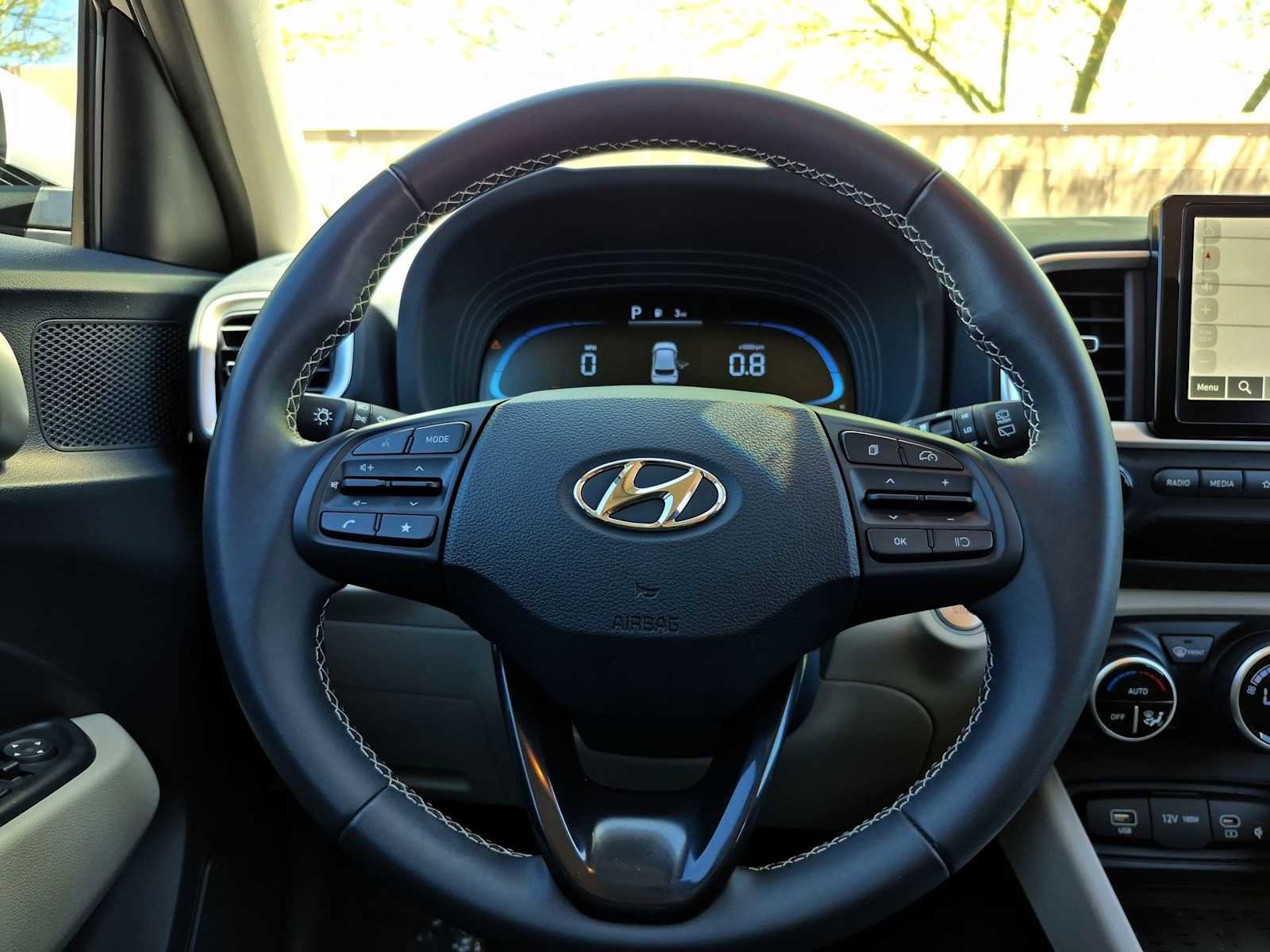 Used 2024 Hyundai Venue Limited FWD image 19