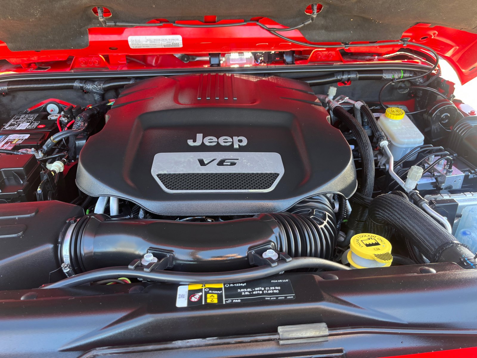 Used 2017 Jeep Wrangler Unlimited Rubicon w/ Connectivity Group image 21