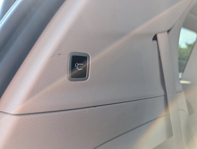 Used 2024 Chrysler Pacifica Touring-L FWD image 18