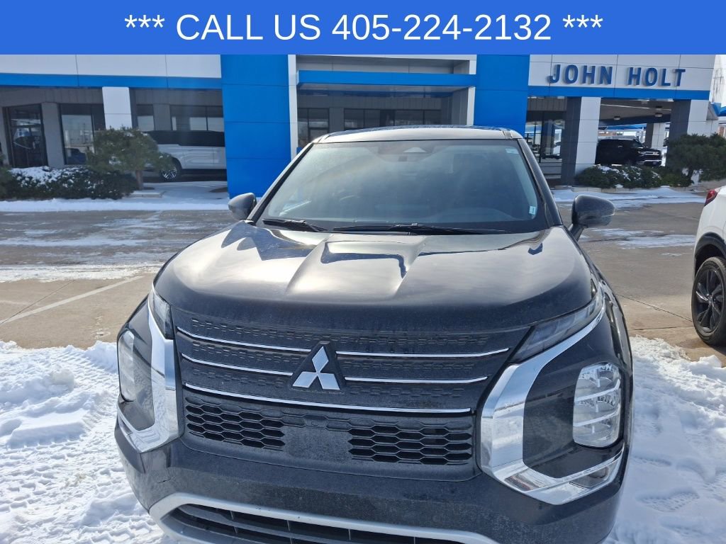 Used 2024 Mitsubishi Outlander SE Black Edition image 8