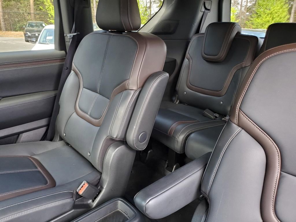 Used 2025 Nissan Armada SL w/ Captain's Chari Seat Package image 15